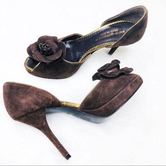 Sole Alliance Brown Suede Peep Toe Rose Flower Heels 8 Italy - Picture 2 of 10